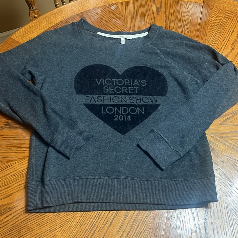 Victoria’s Secret • Velvet Heart VS Fashion Show 2014 Pullover Sweatshirt - Picture 3 of 8